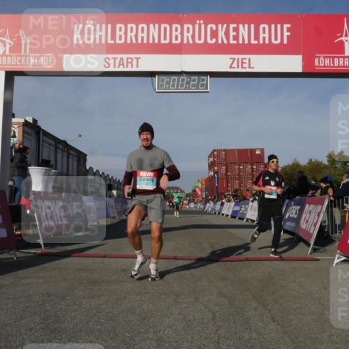 03.10.2025 - Köhlbrandbrückenlauf Matties Gatica Varas http://msf.ph/oto/9165845 03.10.2025 10:00:24 Ziel 1106, 1109, 1118, 3041 meine-sportfotos.de