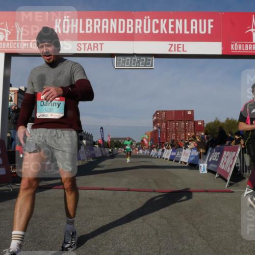 03.10.2025 - Köhlbrandbrückenlauf Matties Gatica Varas http://msf.ph/oto/9165848 03.10.2025 10:00:25 Ziel 1106, 1118, 1262, 3041 meine-sportfotos.de