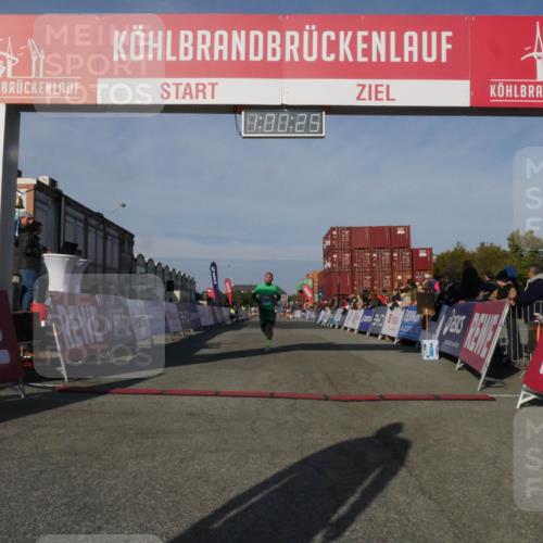 03.10.2025 - Köhlbrandbrückenlauf Matties Gatica Varas http://msf.ph/oto/9165855 03.10.2025 10:00:26 Ziel 1018, 1106, 1118, 1262, 3041 meine-sportfotos.de