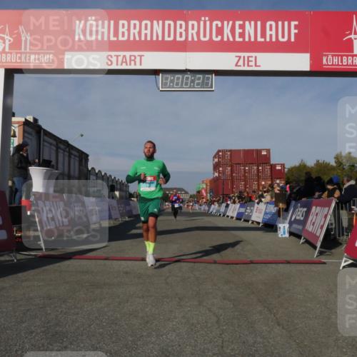 03.10.2025 - Köhlbrandbrückenlauf Matties Gatica Varas http://msf.ph/oto/9165864 03.10.2025 10:00:28 Ziel 1018, 1106, 1118, 1175, 1262, 3041, 3650 meine-sportfotos.de