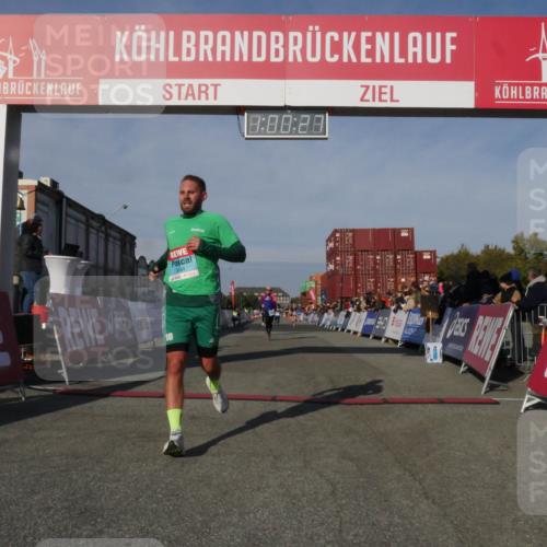 03.10.2025 - Köhlbrandbrückenlauf Matties Gatica Varas http://msf.ph/oto/9165866 03.10.2025 10:00:29 Ziel 1018, 1106, 1118, 1175, 1262, 2880, 3650 meine-sportfotos.de
