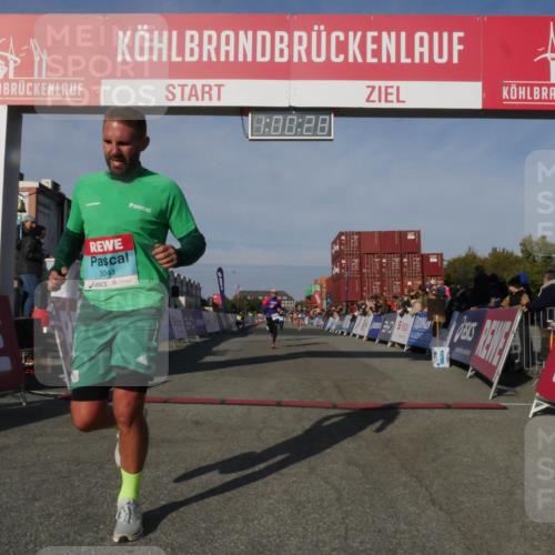 03.10.2025 - Köhlbrandbrückenlauf Matties Gatica Varas http://msf.ph/oto/9165868 03.10.2025 10:00:29 Ziel 1018, 1106, 1118, 1175, 1262, 2880, 3650 meine-sportfotos.de