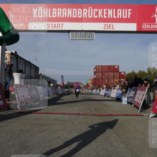03.10.2025 - Köhlbrandbrückenlauf Matties Gatica Varas http://msf.ph/oto/9165870 03.10.2025 10:00:30 Ziel 1018, 1106, 1118, 1175, 1262, 2880, 3650 meine-sportfotos.de