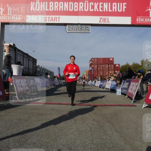 03.10.2025 - Köhlbrandbrückenlauf Matties Gatica Varas http://msf.ph/oto/9165885 03.10.2025 10:00:34 Ziel 1018, 1118, 1175, 1262, 2796, 2880, 3317, 3650 meine-sportfotos.de