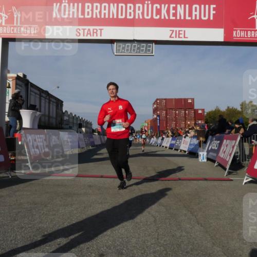 03.10.2025 - Köhlbrandbrückenlauf Matties Gatica Varas http://msf.ph/oto/9165886 03.10.2025 10:00:35 Ziel 1018, 1175, 1262, 2796, 2880, 3317, 3650, 3719 meine-sportfotos.de