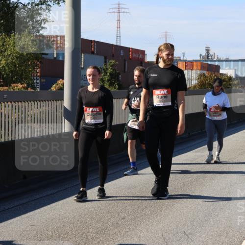 03.10.2025 - Köhlbrandbrückenlauf Strokosch-Dieckow http://msf.ph/oto/9165887 03.10.2025 13:16:32 Position 3 5384, 5201, 5756 meine-sportfotos.de
