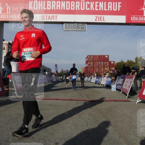 03.10.2025 - Köhlbrandbrückenlauf Matties Gatica Varas http://msf.ph/oto/9165890 03.10.2025 10:00:36 Ziel 1018, 1175, 1262, 2796, 2880, 3317, 3650, 3658, 3719 meine-sportfotos.de
