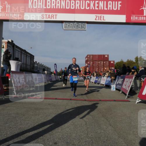 03.10.2025 - Köhlbrandbrückenlauf Matties Gatica Varas http://msf.ph/oto/9165894 03.10.2025 10:00:36 Ziel 1018, 1175, 1262, 2796, 2880, 3317, 3650, 3658, 3719 meine-sportfotos.de