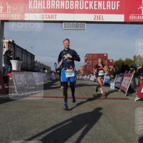 03.10.2025 - Köhlbrandbrückenlauf Matties Gatica Varas http://msf.ph/oto/9165897 03.10.2025 10:00:37 Ziel 1018, 1175, 1262, 2796, 2880, 3317, 3650, 3658, 3719 meine-sportfotos.de