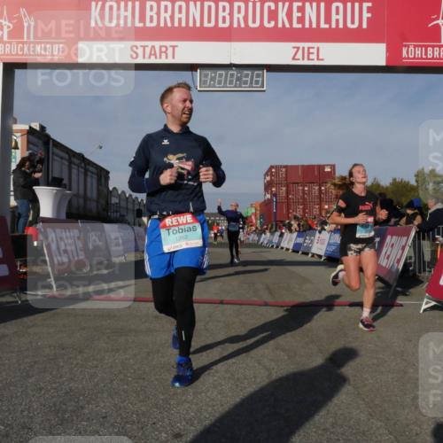 03.10.2025 - Köhlbrandbrückenlauf Matties Gatica Varas http://msf.ph/oto/9165899 03.10.2025 10:00:38 Ziel 1018, 1175, 2712, 2796, 2880, 3317, 3650, 3658, 3719 meine-sportfotos.de