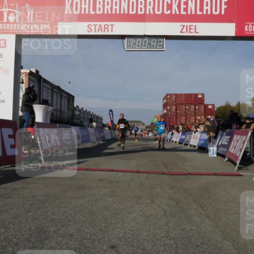 03.10.2025 - Köhlbrandbrückenlauf Matties Gatica Varas http://msf.ph/oto/9165925 03.10.2025 10:00:44 Ziel 1330, 2712, 2796, 3307, 3317, 3342, 3658, 3719 meine-sportfotos.de