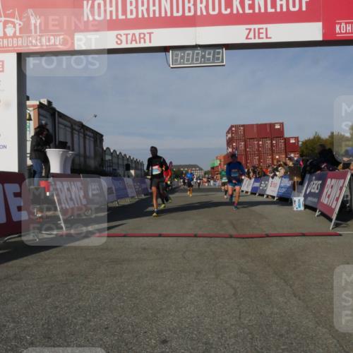03.10.2025 - Köhlbrandbrückenlauf Matties Gatica Varas http://msf.ph/oto/9165929 03.10.2025 10:00:45 Ziel 1330, 2712, 2796, 3307, 3317, 3342, 3651, 3658, 3719 meine-sportfotos.de