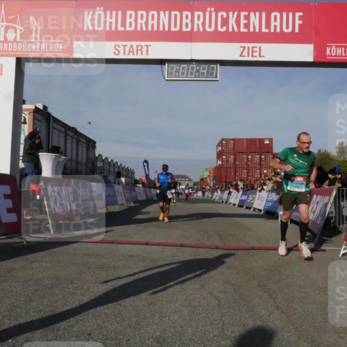 03.10.2025 - Köhlbrandbrückenlauf Matties Gatica Varas http://msf.ph/oto/9165942 03.10.2025 10:00:48 Ziel 1330, 1553, 1826, 2712, 3307, 3342, 3343, 3651, 3658 meine-sportfotos.de