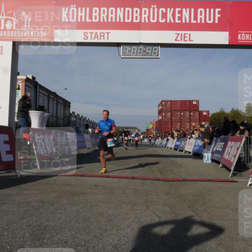 03.10.2025 - Köhlbrandbrückenlauf Matties Gatica Varas http://msf.ph/oto/9165946 03.10.2025 10:00:49 Ziel 1082, 1330, 1553, 1826, 2712, 3307, 3342, 3343, 3651 meine-sportfotos.de