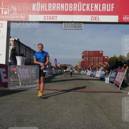 03.10.2025 - Köhlbrandbrückenlauf Matties Gatica Varas http://msf.ph/oto/9165950 03.10.2025 10:00:50 Ziel 1082, 1133, 1330, 1553, 1826, 2712, 3307, 3342, 3343, 3651, 3790 meine-sportfotos.de