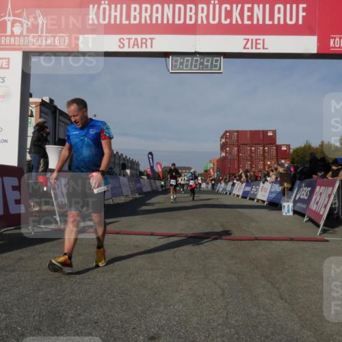 03.10.2025 - Köhlbrandbrückenlauf Matties Gatica Varas http://msf.ph/oto/9165952 03.10.2025 10:00:51 Ziel 1082, 1133, 1330, 1553, 1826, 3307, 3342, 3343, 3651, 3790, 3794 meine-sportfotos.de