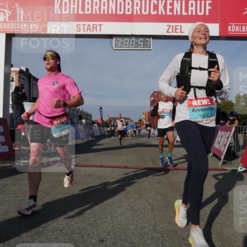 03.10.2025 - Köhlbrandbrückenlauf Matties Gatica Varas http://msf.ph/oto/9165982 03.10.2025 10:00:59 Ziel 1058, 1082, 1133, 1168, 1468, 2587, 2947, 3343, 3594, 3775, 3790, 3794 meine-sportfotos.de