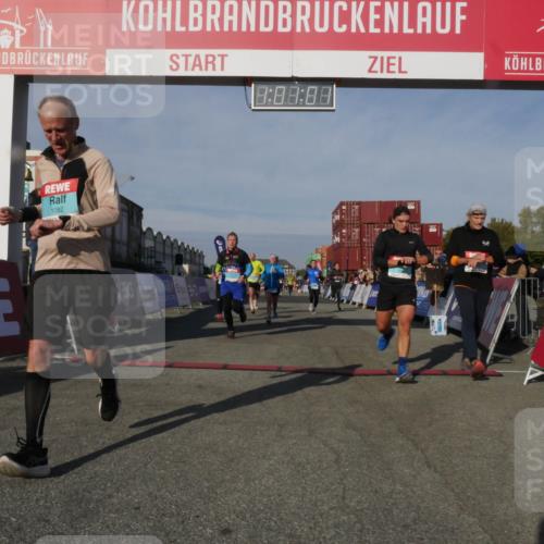 03.10.2025 - Köhlbrandbrückenlauf Matties Gatica Varas http://msf.ph/oto/9165994 03.10.2025 10:01:02 Ziel 1058, 1133, 1168, 1468, 1517, 1602, 2587, 2947, 3458, 3594, 3775, 3790, 3794 meine-sportfotos.de