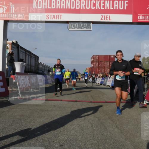 03.10.2025 - Köhlbrandbrückenlauf Matties Gatica Varas http://msf.ph/oto/9165996 03.10.2025 10:01:03 Ziel 1058, 1110, 1168, 1468, 1517, 1602, 2587, 2947, 3458, 3594, 3775, 3794 meine-sportfotos.de