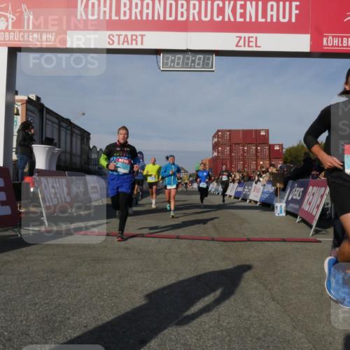 03.10.2025 - Köhlbrandbrückenlauf Matties Gatica Varas http://msf.ph/oto/9165998 03.10.2025 10:01:03 Ziel 1058, 1110, 1168, 1468, 1517, 1602, 2587, 2947, 3458, 3594, 3775, 3794 meine-sportfotos.de