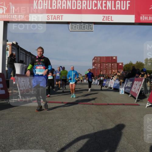 03.10.2025 - Köhlbrandbrückenlauf Matties Gatica Varas http://msf.ph/oto/9165999 03.10.2025 10:01:04 Ziel 1058, 1110, 1168, 1468, 1517, 1602, 2587, 2947, 3458, 3594, 3775 meine-sportfotos.de
