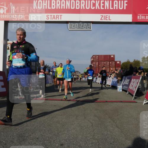03.10.2025 - Köhlbrandbrückenlauf Matties Gatica Varas http://msf.ph/oto/9166001 03.10.2025 10:01:04 Ziel 1058, 1110, 1168, 1468, 1517, 1602, 2587, 2947, 3458, 3594, 3775 meine-sportfotos.de