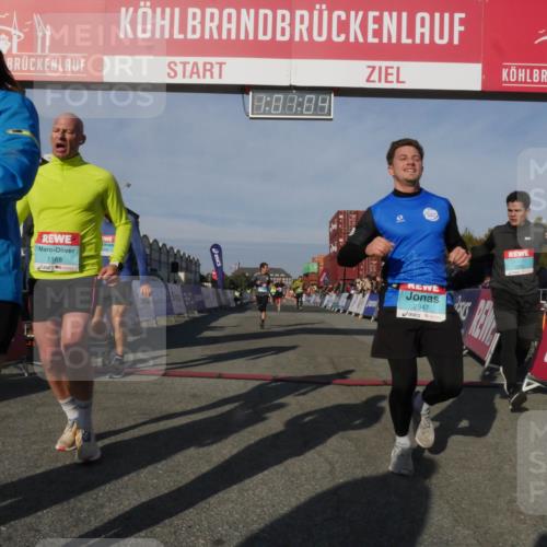 03.10.2025 - Köhlbrandbrückenlauf Matties Gatica Varas http://msf.ph/oto/9166008 03.10.2025 10:01:06 Ziel 1058, 1110, 1115, 1517, 1602, 2587, 3091, 3458, 3775 meine-sportfotos.de