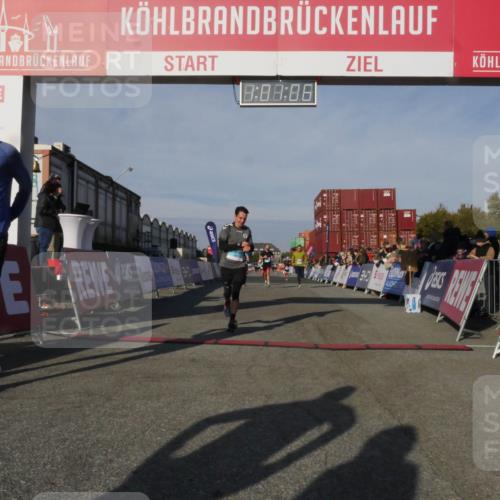 03.10.2025 - Köhlbrandbrückenlauf Matties Gatica Varas http://msf.ph/oto/9166016 03.10.2025 10:01:08 Ziel 1110, 1115, 1176, 1517, 1602, 2587, 3091, 3458 meine-sportfotos.de