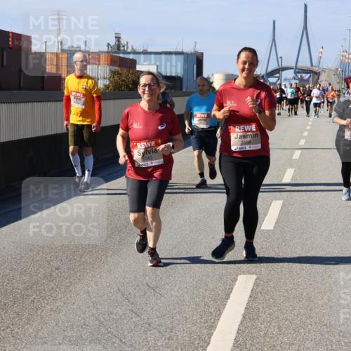 03.10.2025 - Köhlbrandbrückenlauf Strokosch-Dieckow http://msf.ph/oto/9166032 03.10.2025 13:17:18 Position 3 5343, 5188, 651 meine-sportfotos.de