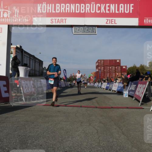 03.10.2025 - Köhlbrandbrückenlauf Matties Gatica Varas http://msf.ph/oto/9166056 03.10.2025 10:01:19 Ziel 1122, 1157, 1176, 1316, 1368, 2940, 3164, 3204, 3817 meine-sportfotos.de