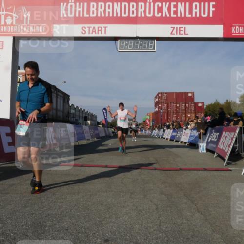 03.10.2025 - Köhlbrandbrückenlauf Matties Gatica Varas http://msf.ph/oto/9166060 03.10.2025 10:01:20 Ziel 1122, 1157, 1176, 1316, 1368, 2940, 3164, 3204, 3817 meine-sportfotos.de