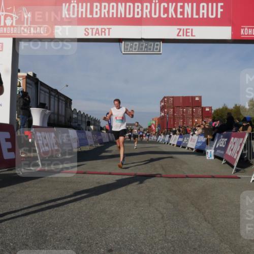 03.10.2025 - Köhlbrandbrückenlauf Matties Gatica Varas http://msf.ph/oto/9166062 03.10.2025 10:01:20 Ziel 1122, 1157, 1176, 1316, 1368, 2940, 3164, 3204, 3817 meine-sportfotos.de