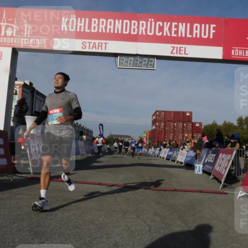 03.10.2025 - Köhlbrandbrückenlauf Matties Gatica Varas http://msf.ph/oto/9166073 03.10.2025 10:01:24 Ziel 1122, 1157, 1316, 1368, 2901, 2940, 3164, 3204, 3454 meine-sportfotos.de