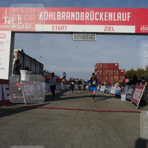 03.10.2025 - Köhlbrandbrückenlauf Matties Gatica Varas http://msf.ph/oto/9166081 03.10.2025 10:01:26 Ziel 1122, 1157, 1226, 1316, 1368, 2901, 2940, 3164, 3204, 3454 meine-sportfotos.de