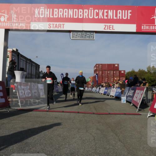 03.10.2025 - Köhlbrandbrückenlauf Matties Gatica Varas http://msf.ph/oto/9166094 03.10.2025 10:01:30 Ziel 1021, 1122, 1146, 1226, 1368, 1396, 2901, 2940, 3204, 3454, 3568, 3813 meine-sportfotos.de