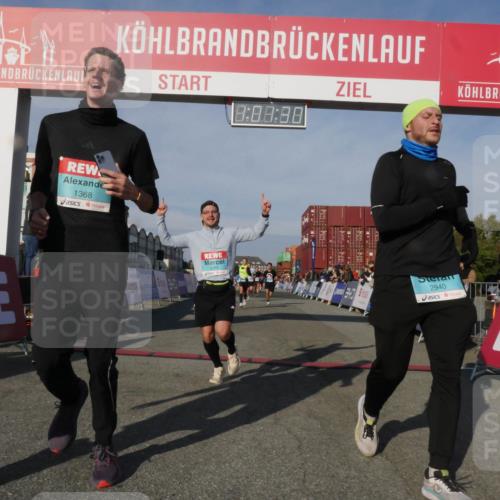 03.10.2025 - Köhlbrandbrückenlauf Matties Gatica Varas http://msf.ph/oto/9166103 03.10.2025 10:01:32 Ziel 1021, 1146, 1226, 1396, 2901, 3454, 3568, 3813 meine-sportfotos.de