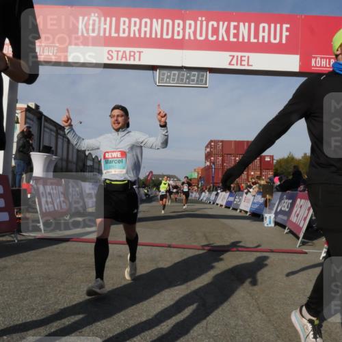 03.10.2025 - Köhlbrandbrückenlauf Matties Gatica Varas http://msf.ph/oto/9166106 03.10.2025 10:01:32 Ziel 1021, 1146, 1226, 1396, 2901, 3454, 3568, 3813 meine-sportfotos.de