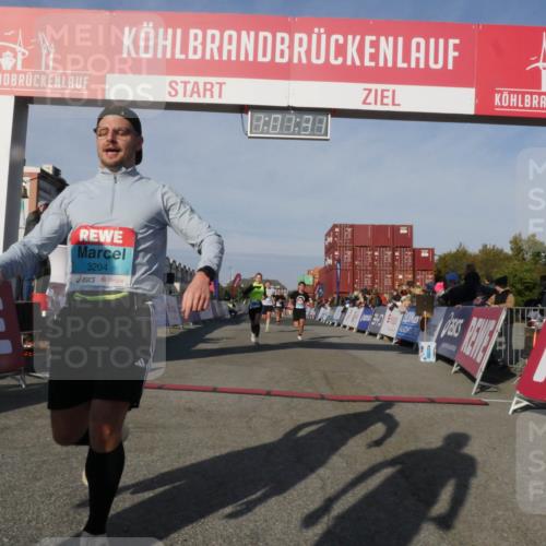 03.10.2025 - Köhlbrandbrückenlauf Matties Gatica Varas http://msf.ph/oto/9166108 03.10.2025 10:01:33 Ziel 1021, 1146, 1226, 1396, 2901, 3454, 3568, 3813 meine-sportfotos.de
