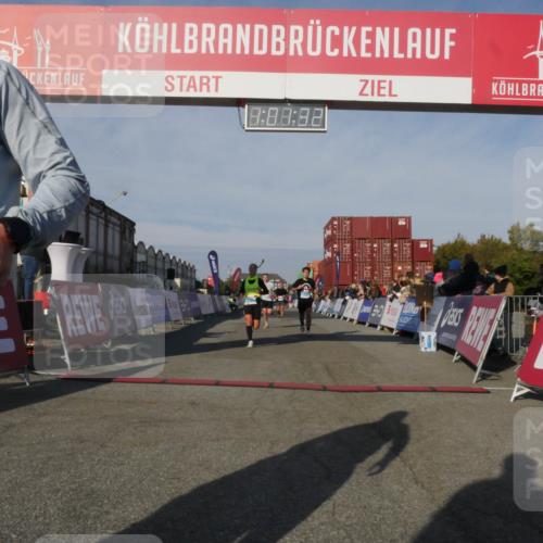 03.10.2025 - Köhlbrandbrückenlauf Matties Gatica Varas http://msf.ph/oto/9166110 03.10.2025 10:01:33 Ziel 1021, 1146, 1226, 1396, 2901, 3454, 3568, 3813 meine-sportfotos.de