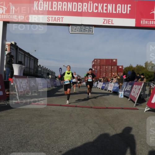 03.10.2025 - Köhlbrandbrückenlauf Matties Gatica Varas http://msf.ph/oto/9166113 03.10.2025 10:01:34 Ziel 1021, 1146, 1226, 1396, 2901, 3454, 3568, 3813 meine-sportfotos.de