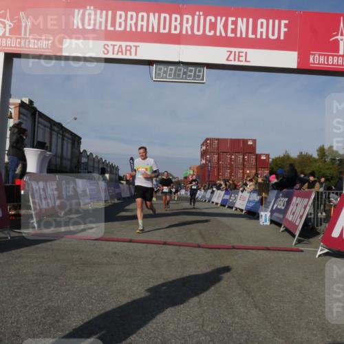 03.10.2025 - Köhlbrandbrückenlauf Matties Gatica Varas http://msf.ph/oto/9166122 03.10.2025 10:01:36 Ziel 1021, 1146, 1226, 1396, 1526, 3568, 3813 meine-sportfotos.de