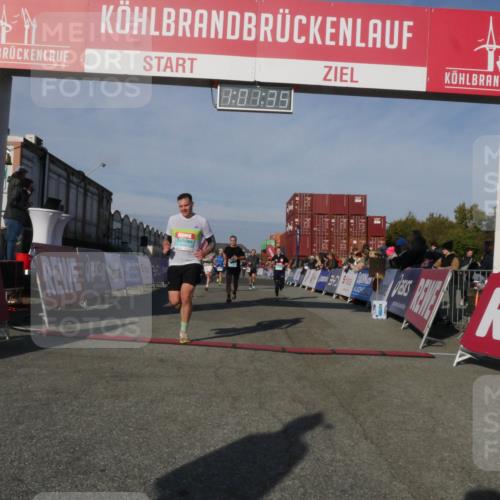 03.10.2025 - Köhlbrandbrückenlauf Matties Gatica Varas http://msf.ph/oto/9166124 03.10.2025 10:01:37 Ziel 1021, 1146, 1226, 1279, 1396, 1526, 3568, 3813 meine-sportfotos.de