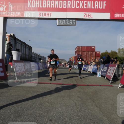 03.10.2025 - Köhlbrandbrückenlauf Matties Gatica Varas http://msf.ph/oto/9166131 03.10.2025 10:01:39 Ziel 1021, 1146, 1279, 1396, 1526, 2979, 3568, 3813 meine-sportfotos.de