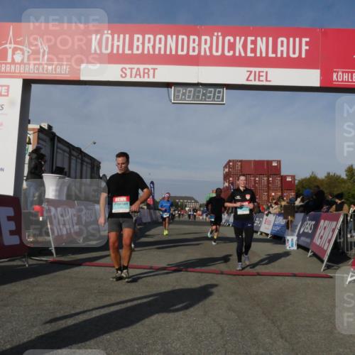 03.10.2025 - Köhlbrandbrückenlauf Matties Gatica Varas http://msf.ph/oto/9166134 03.10.2025 10:01:40 Ziel 1021, 1043, 1279, 1396, 1526, 2979, 3568, 3813 meine-sportfotos.de