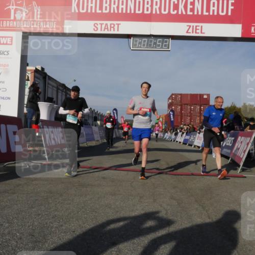 03.10.2025 - Köhlbrandbrückenlauf Matties Gatica Varas http://msf.ph/oto/9166186 03.10.2025 10:01:53 Ziel 1165, 1273, 1284, 1767, 2694, 2857, 2889, 3263, 3264, 3403 meine-sportfotos.de