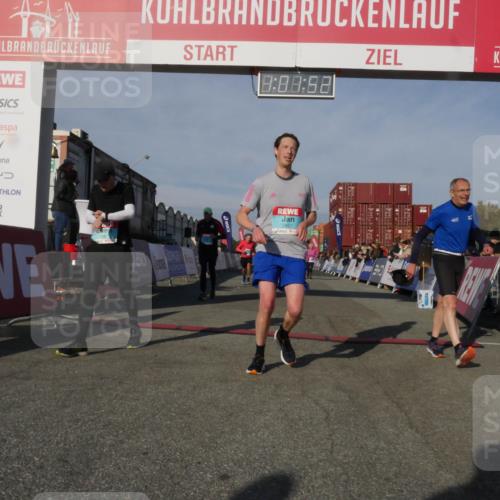 03.10.2025 - Köhlbrandbrückenlauf Matties Gatica Varas http://msf.ph/oto/9166188 03.10.2025 10:01:54 Ziel 1165, 1273, 1284, 1767, 2889, 3263, 3264, 3403 meine-sportfotos.de