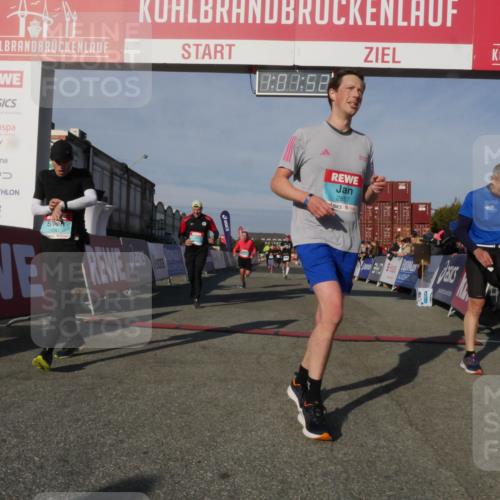 03.10.2025 - Köhlbrandbrückenlauf Matties Gatica Varas http://msf.ph/oto/9166190 03.10.2025 10:01:54 Ziel 1165, 1273, 1284, 1767, 2889, 3263, 3264, 3403 meine-sportfotos.de