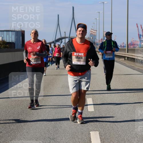 03.10.2025 - Köhlbrandbrückenlauf Strokosch-Dieckow http://msf.ph/oto/9166193 03.10.2025 13:18:15 Position 3 25, 5487, 5230, 5043, 5416 meine-sportfotos.de