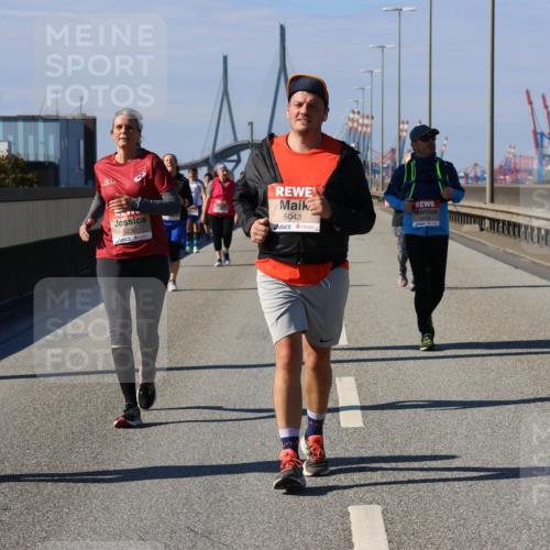 03.10.2025 - Köhlbrandbrückenlauf Strokosch-Dieckow http://msf.ph/oto/9166198 03.10.2025 13:18:15 Position 3 25, 5487, 5230, 5043 meine-sportfotos.de