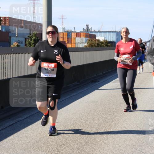 03.10.2025 - Köhlbrandbrückenlauf Strokosch-Dieckow http://msf.ph/oto/9166206 03.10.2025 13:18:16 Position 3 25, 5830, 5043, 5487 meine-sportfotos.de